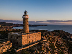 Il faro di Capo Sandalo, non lontano dai nostri vigneti, simbolo dell'isola e delle sue tradizioni marinaresche.